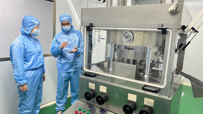 廣西藥監(jiān)局技術(shù)專家到瑤浴粉生產(chǎn)企業(yè)進行技術(shù)指導 2