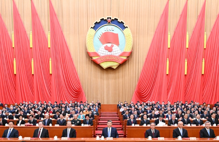 3月11日上午，中國人民政治協(xié)商會議第十四屆全國委員會第四次會議在北京人民大會堂閉幕。這是習(xí)近平、李強、趙樂際、蔡奇、丁薛祥、李希、韓正在主席臺就座。新華社記者 燕雁 攝