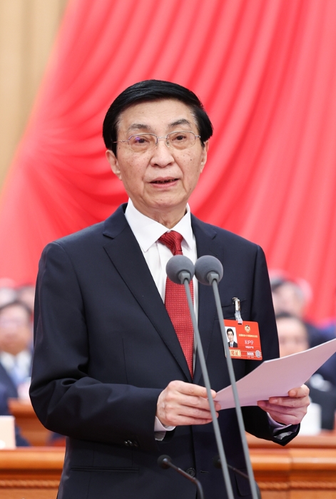 3月11日，中國人民政治協(xié)商會議第十四屆全國委員會第四次會議在北京人民大會堂舉行閉幕會。全國政協(xié)主席王滬寧主持閉幕會并講話。新華社記者 黃敬文 攝
