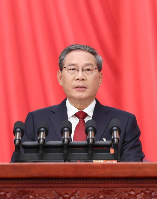 3月5日，李強(qiáng)總理代表國務(wù)院在十四屆全國人大四次會(huì)議上作《政府工作報(bào)告》。新華社記者 黃敬文 攝