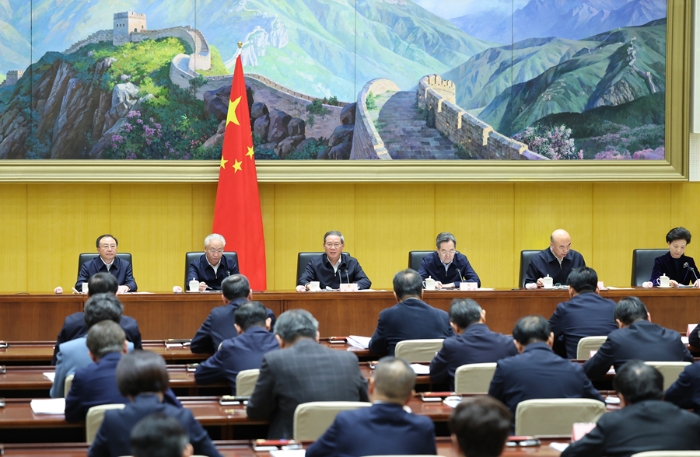 3月16日，國務(wù)院總理李強(qiáng)主持召開國務(wù)院第十一次全體會議，深入學(xué)習(xí)貫徹習(xí)近平總書記在全國兩會期間的重要講話和全國兩會精神，對落實國務(wù)院2026年重點工作進(jìn)行部署。新華社記者 黃敬文 攝