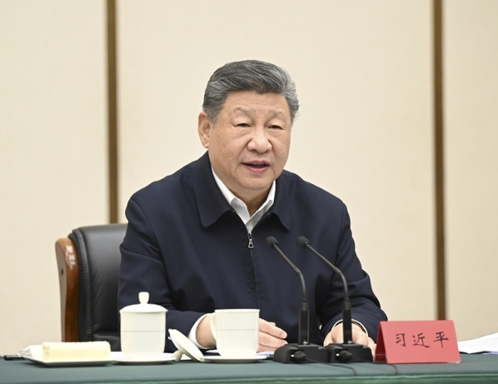 3月23日，中共中央總書記、國家主席、中央軍委主席習(xí)近平在河北雄安新區(qū)考察，并主持召開深入推進(jìn)雄安新區(qū)高質(zhì)量建設(shè)和發(fā)展座談會。這是23日下午，習(xí)近平主持召開深入推進(jìn)雄安新區(qū)高質(zhì)量建設(shè)和發(fā)展座談會并發(fā)表重要講話。新華社記者 謝環(huán)馳 攝